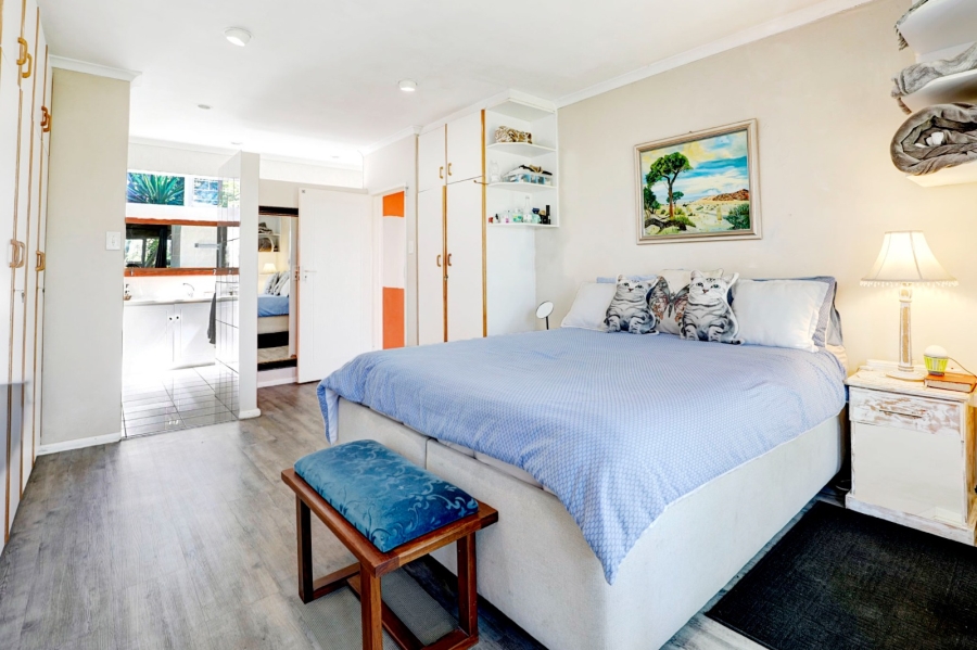 5 Bedroom Property for Sale in Loevenstein Western Cape